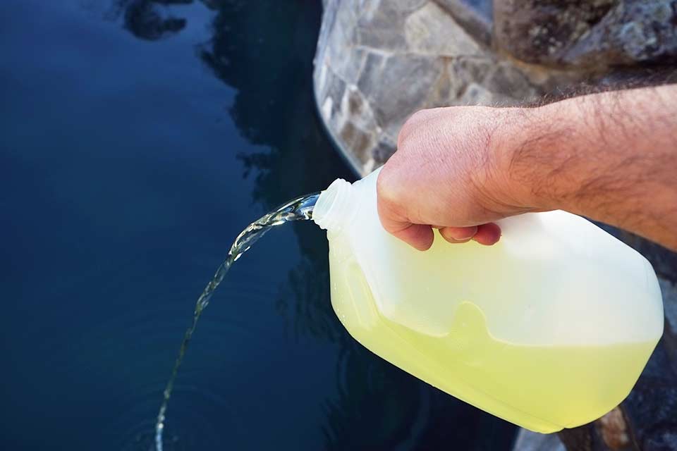 علت کلر زدن آب استخر